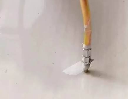 竹溪瓷砖空鼓维修公司专业解答在瓷砖铺贴过程中，如果使用的砂料过粗（如全部使用了粗砂），可能会导致以下问题